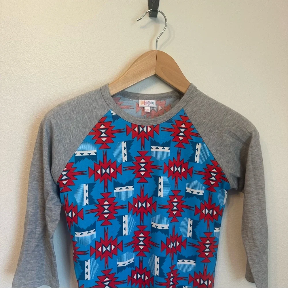 LuLaRoe Randy Blue and Red Aztec Raglan Tee 3/4 sleeve - Picture 3 of 4